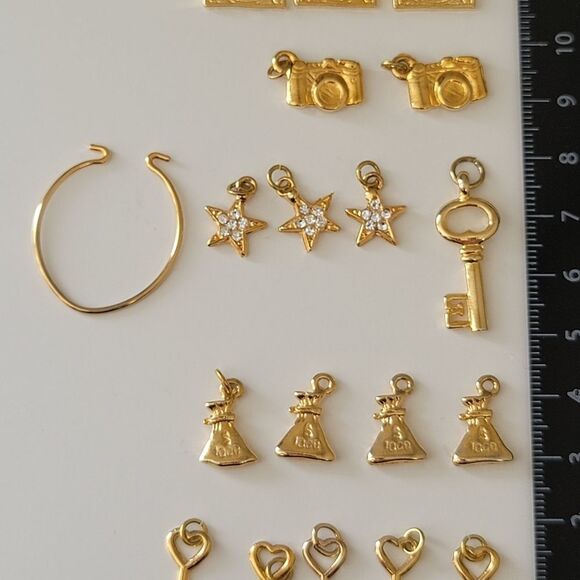 Charms 𝅺Bundle of Gold Tone Charms #0034 - Picture 3 of 13